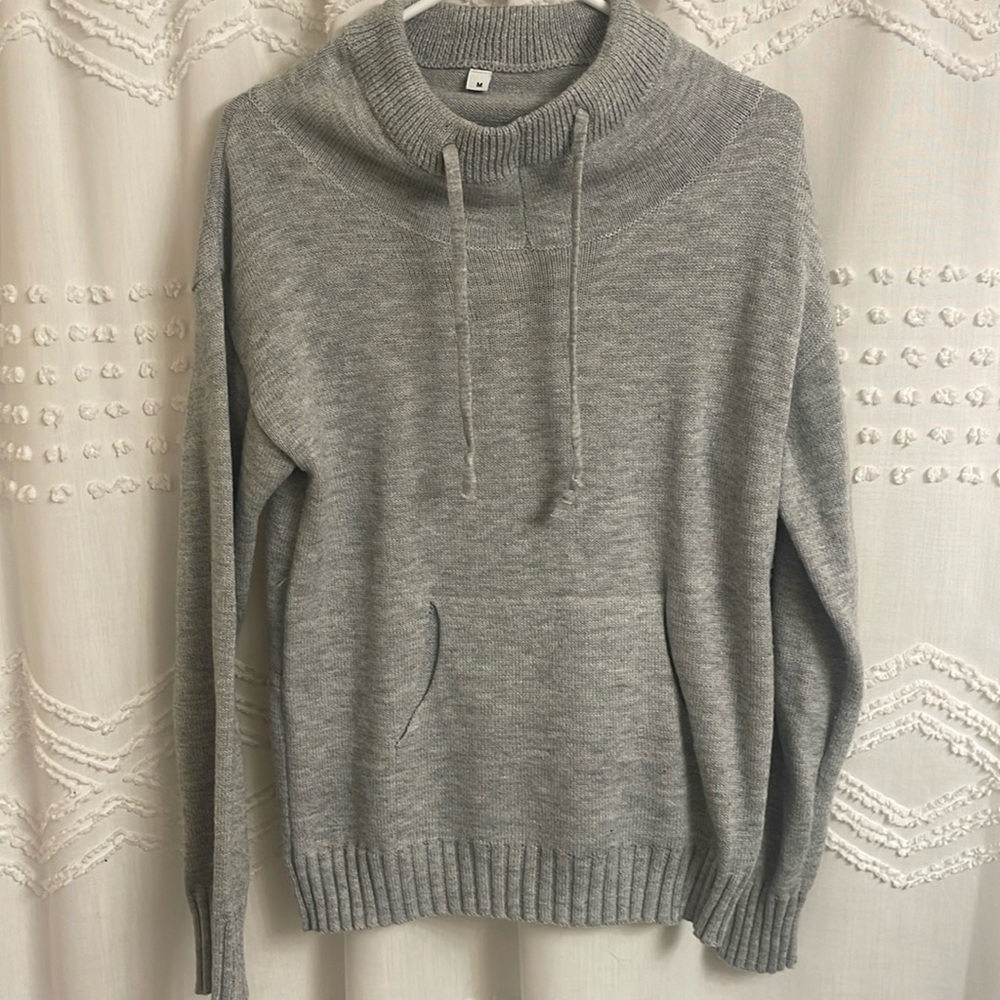 NWOT Gray Pullover Sweater - Medium